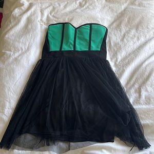 Strapless dress with sweetheart neckline and tulle skirt